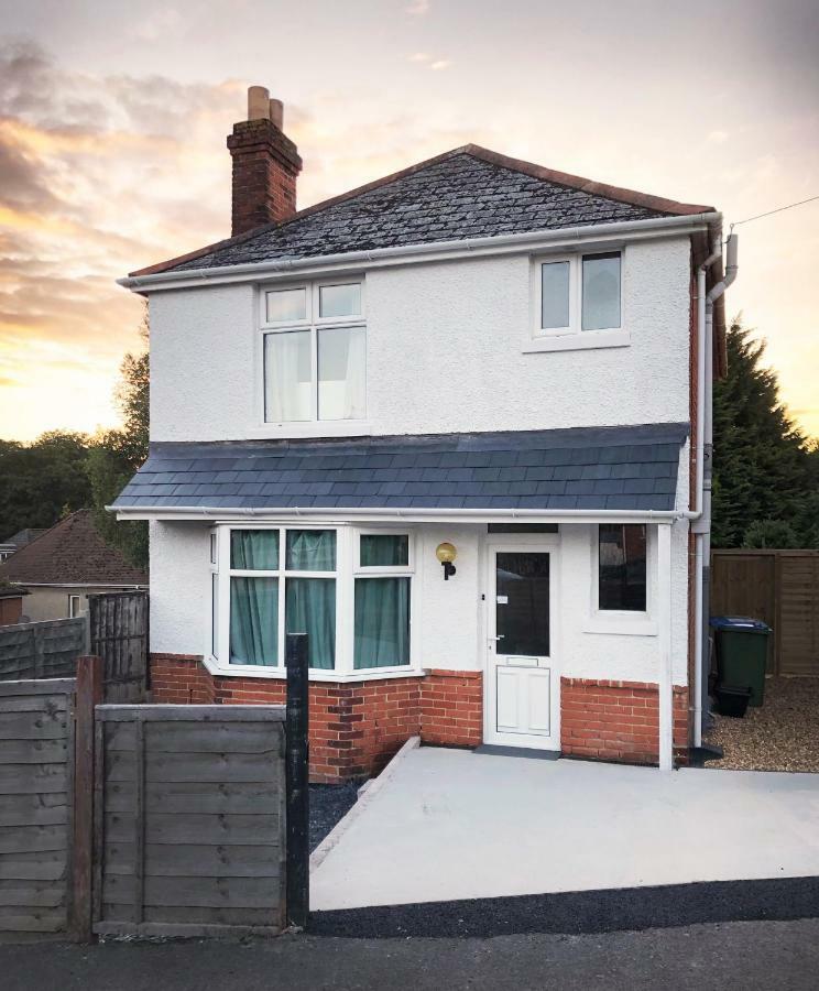 Charming Three Bed Home Near City Centre And Hospital Southampton Exterior photo
